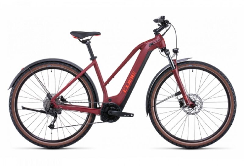 VTC Électrique Cube Nuride Hybrid Performance 625 Allroad Trapeze Shimano Alivio 9V 625 Wh 700 mm Rouge Dark 2022